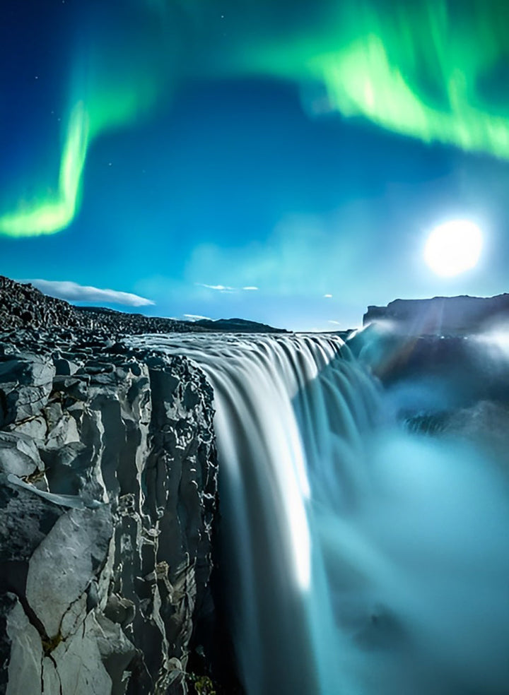 Adembenemend Noorderlichtweelde boven Stortende Waterval Diamond Painting