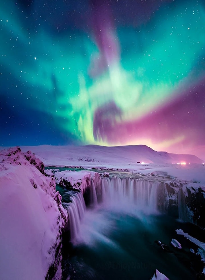 Aurora-watervalweelde Diamond Painting