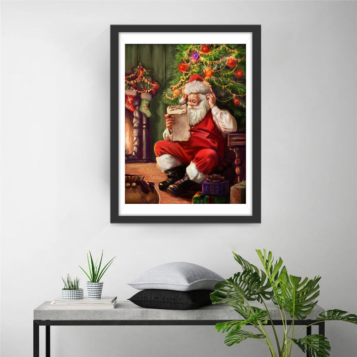 De Kerstman die voor de Kerstboom een Lijst Zit te Lezen Diamond Painting