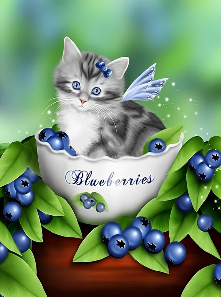 Grijze Kitten in een Blueberries Kom Diamond Painting