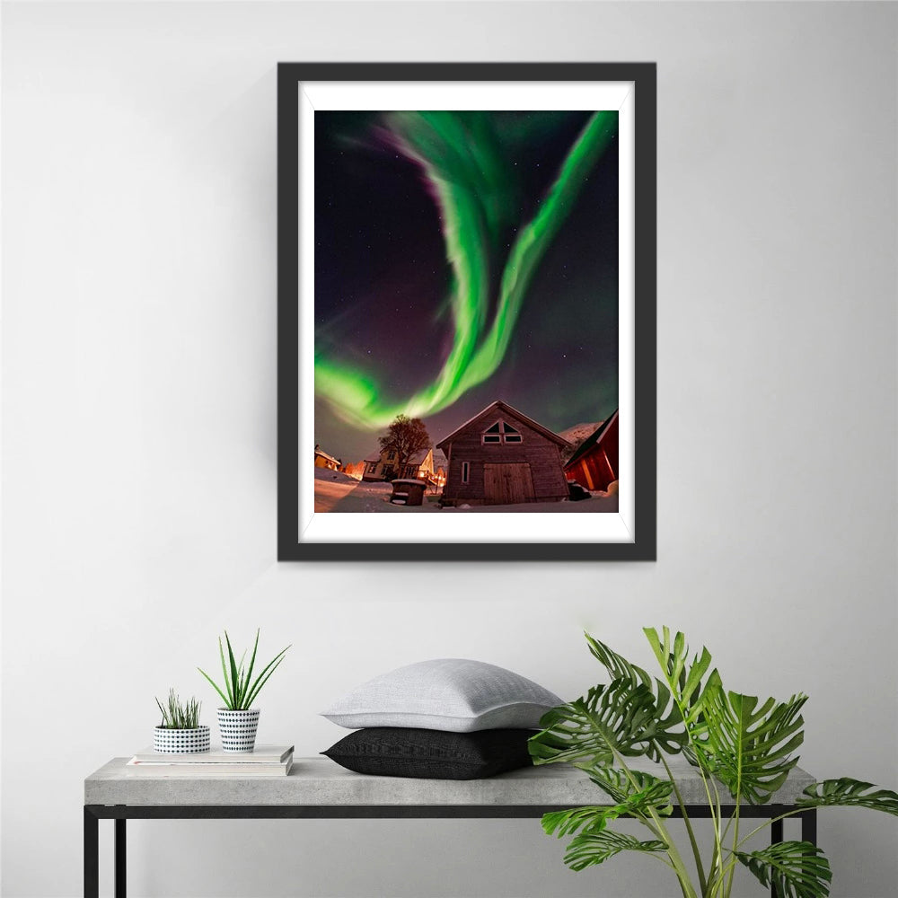 Lichtverschijnsel boven het Winterse Houten Verblijf Diamond Painting