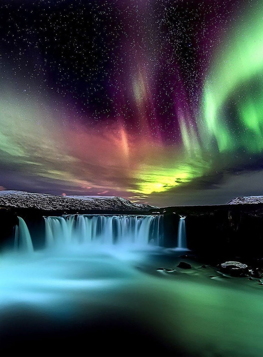 Magisch Lichtspel van Aurora en Stromend Water Diamond Painting