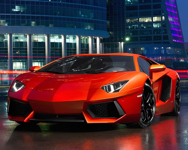 Opvallende Rode Sportwagen in de Stadsnacht Diamond Painting