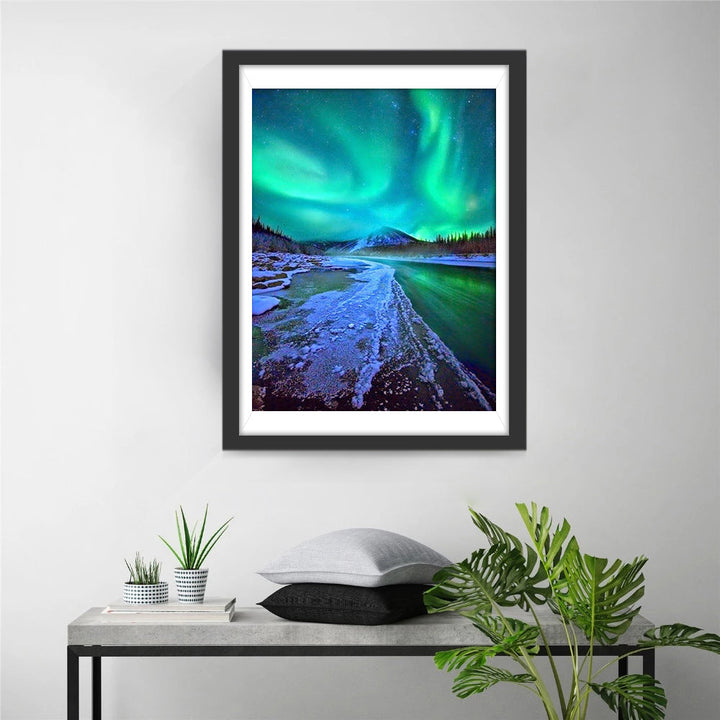 Verleidelijk Noorderlicht boven de Ijsige Waterloop Diamond Painting