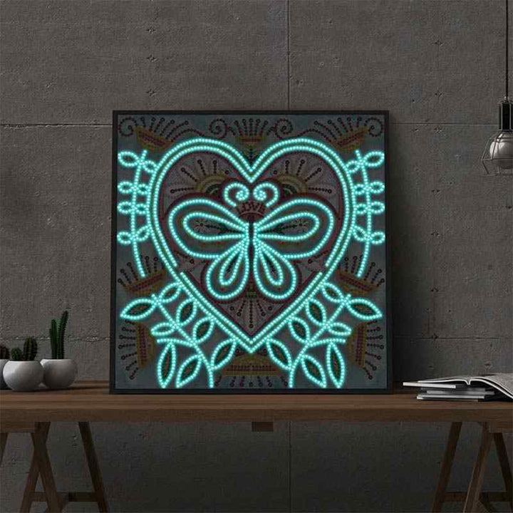 Vlinder in Hart Lichtgevend Speciaal Gevormd Diamond Painting