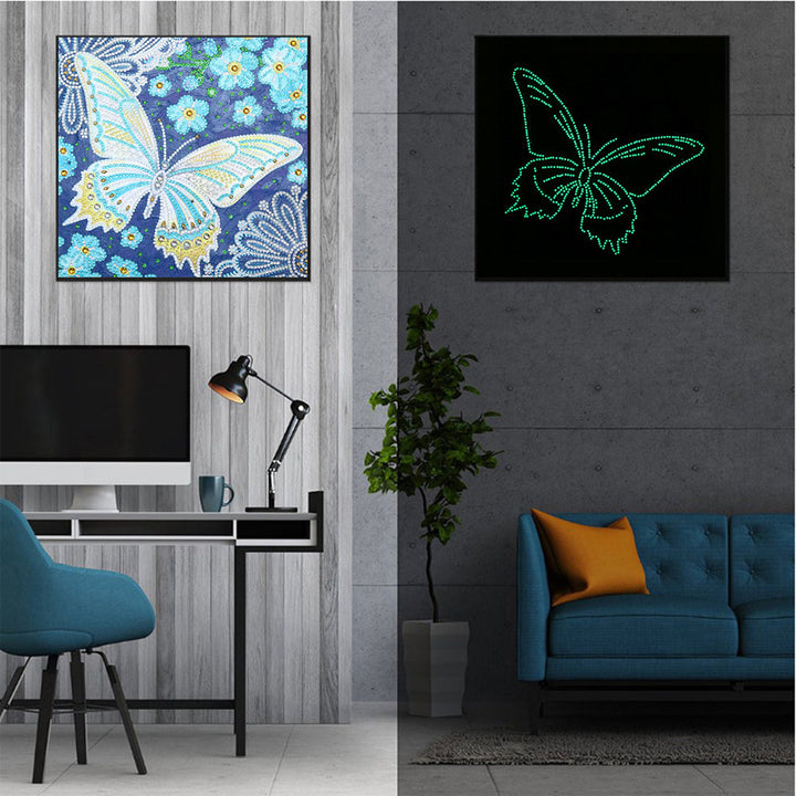 Blauwe Vlinder en Bloemen Lichtgevend Speciaal Gevormd Diamond Painting