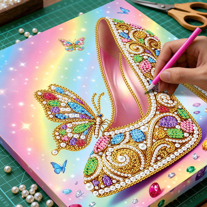 Diamond Painting | Parel Schilderij | Een Met Juwelen Versierde Hoge Hak en Vlinders