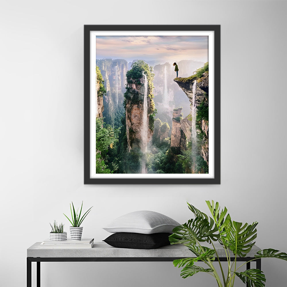 Watervallen en Een Meisje op de Kliffen Diamond Painting