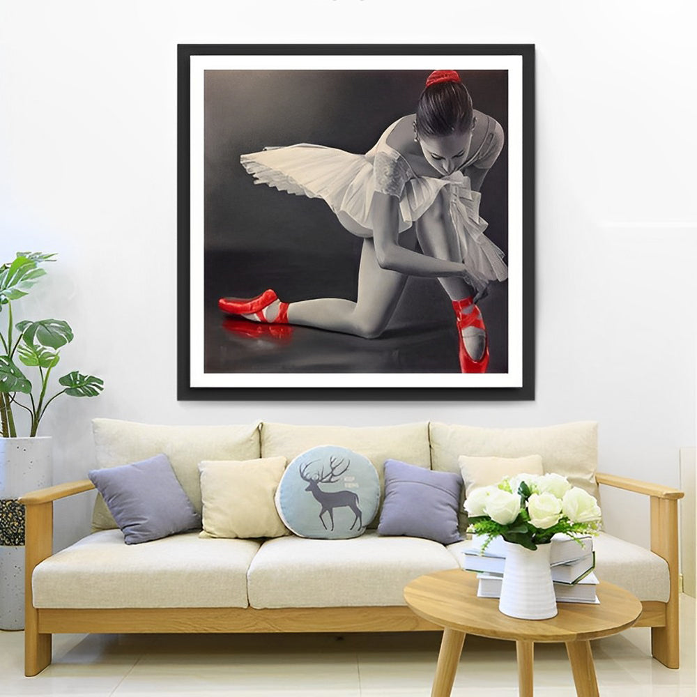 Ballerina met Rode Schoenen aan het Aantrekken Diamond Painting