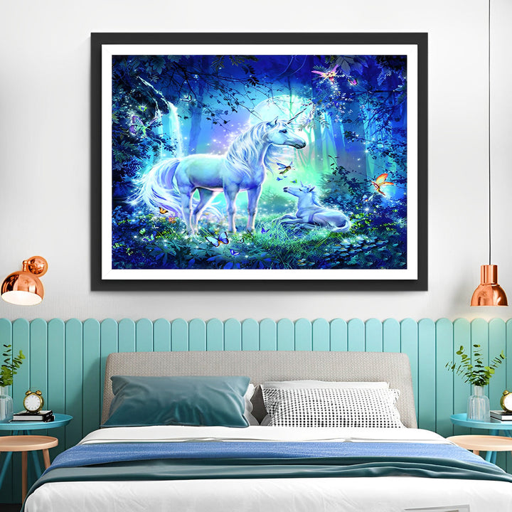 Blauwe Eenhoornmoeder en Baby in een Fantasiebos Diamond Painting