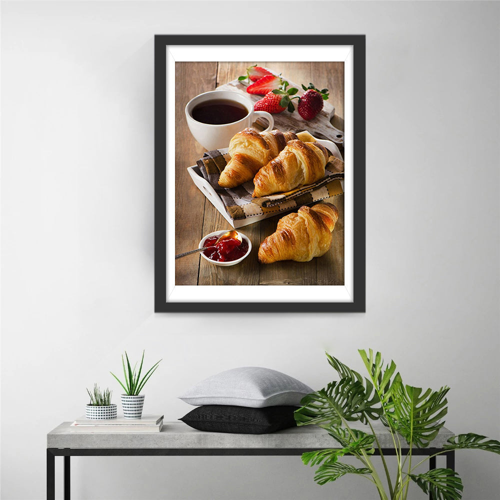 Croissants met Koffie en Aardbeien op een Houten Tafel Diamond Painting