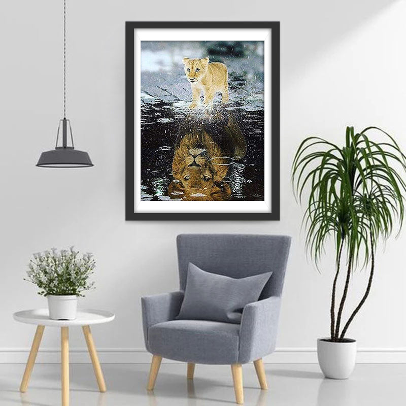 De Kleine Leeuw en de Weerspiegeling van de Grote Leeuw in het Water Diamond Painting