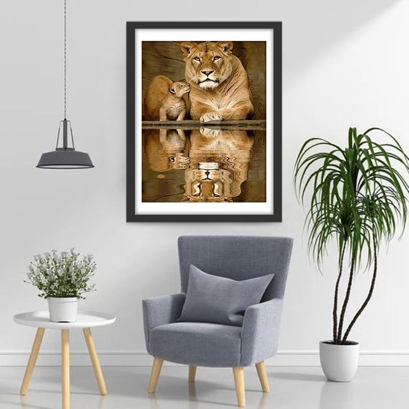 Een Grote Leeuw bij het Water met zijn Kind Diamond Painting