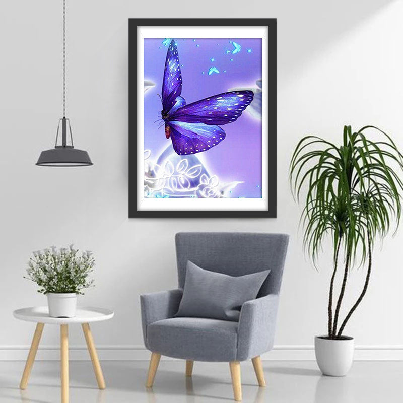Een Grote Paarse Vlinder en Verschillende Kleine Blauwe Vlinders Diamond Painting