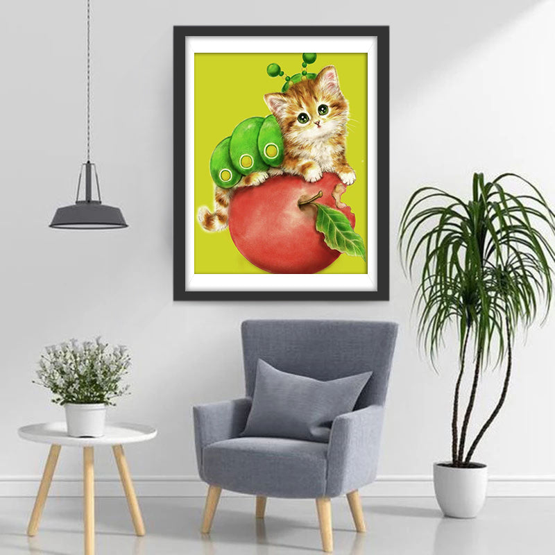Een Kat in een Slakkenjas op een Appel Diamond Painting