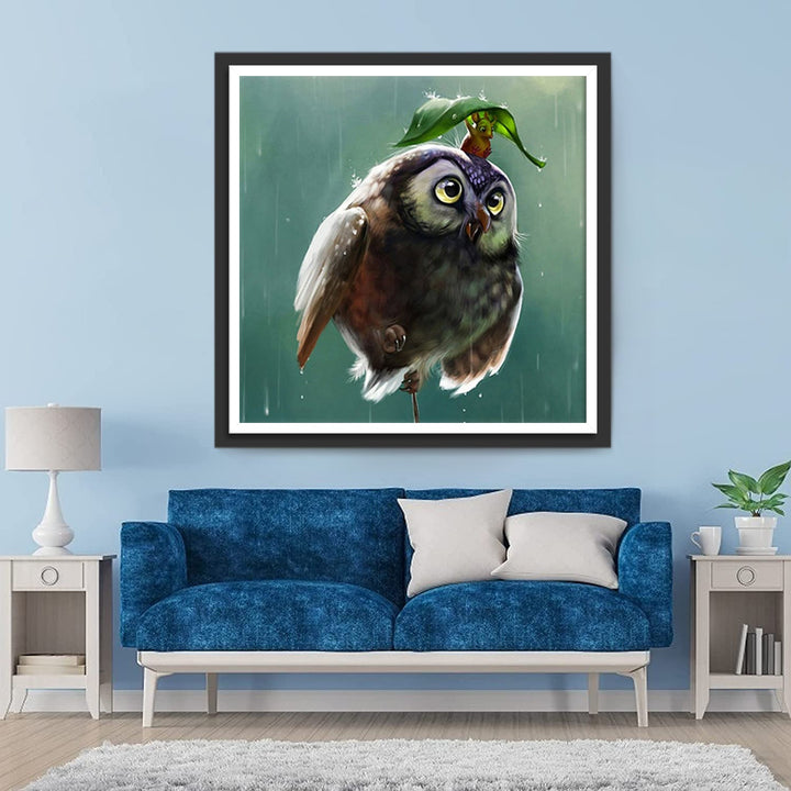 Een Uil met een Muis op zijn Kop die een Blad omhoog Houdt Diamond Painting