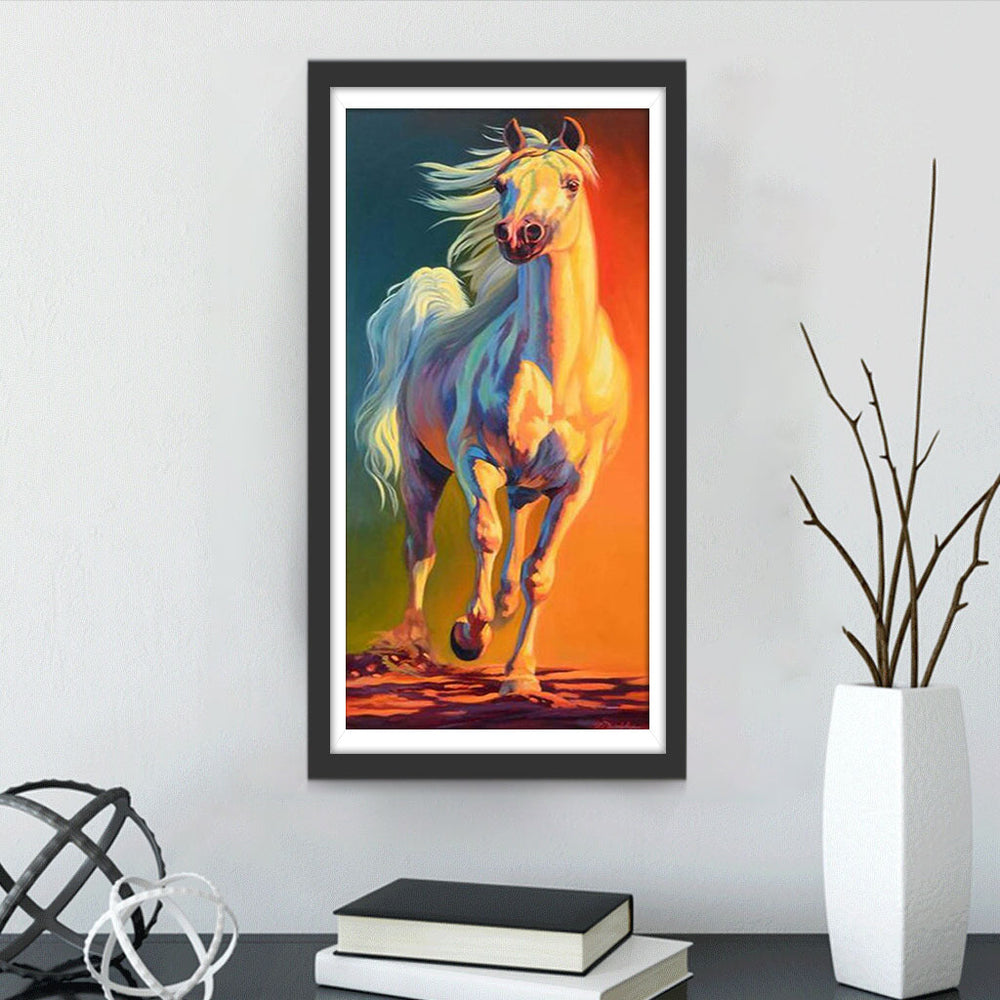Een Wit Paard op een Groene en Oranje Achtergrond Diamond Painting