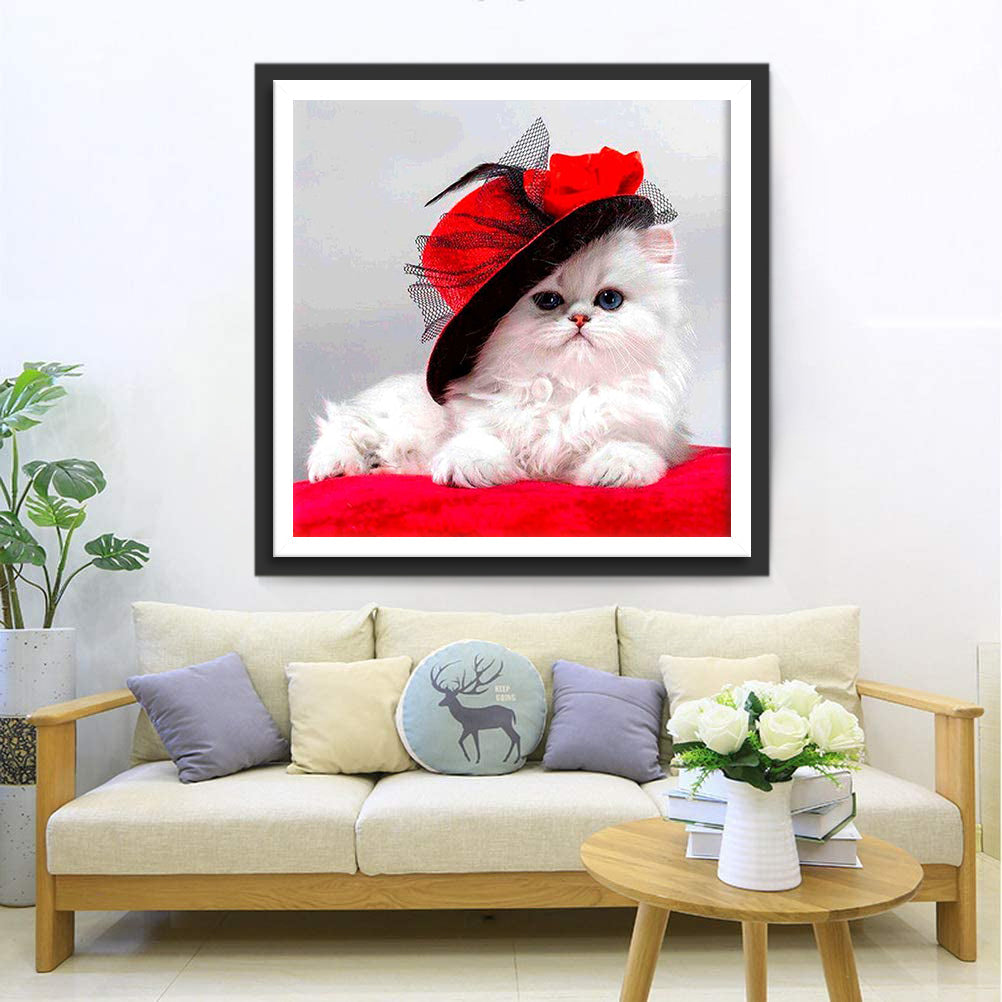 Een Witte Kat met een Rode Hoed op een Rode Loper Diamond Painting