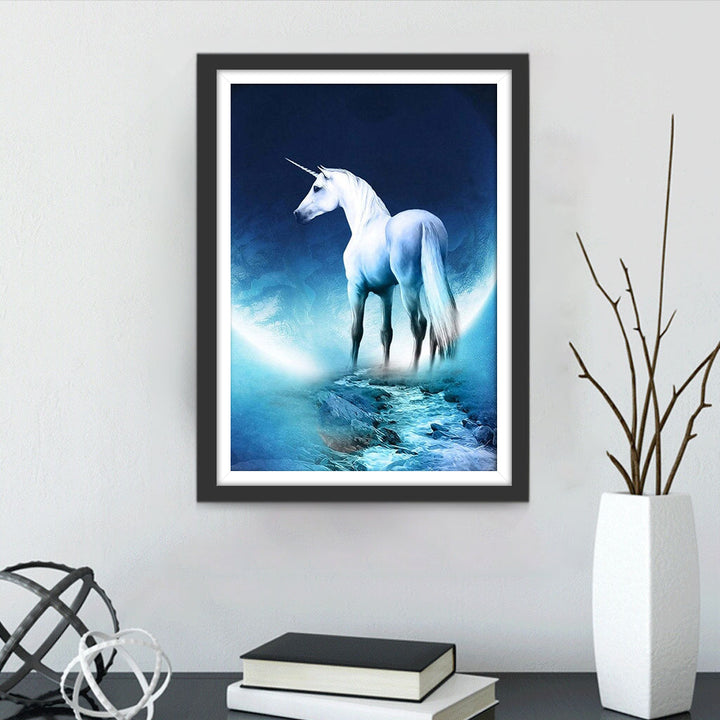 Eenhoorn bij de Beek in het Blauwe Maanlicht Diamond Painting
