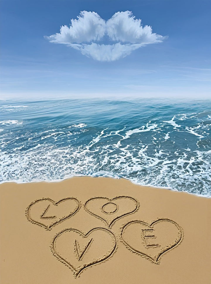 Hartvormige Wolk bij Zee met "LOVE" - Inscriptie in Zand Diamond Painting