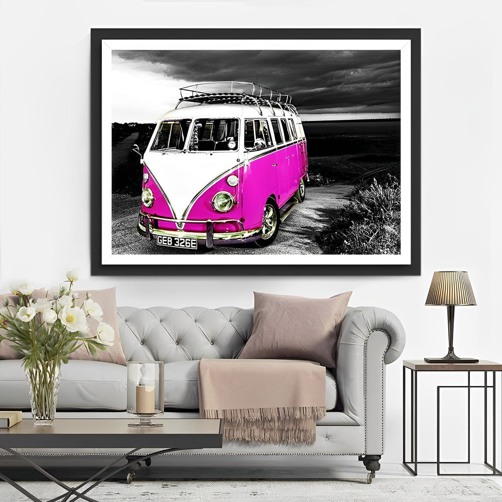 Hippe Roze VW-Bus op Verlaten Weg Diamond Painting
