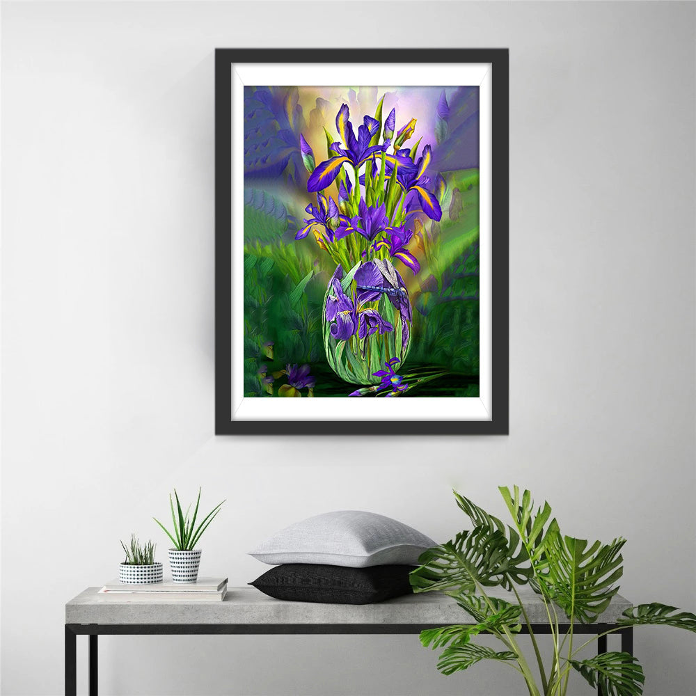 Irisboeket in Glasvaz tegen Groene Achtergrond Diamond Painting