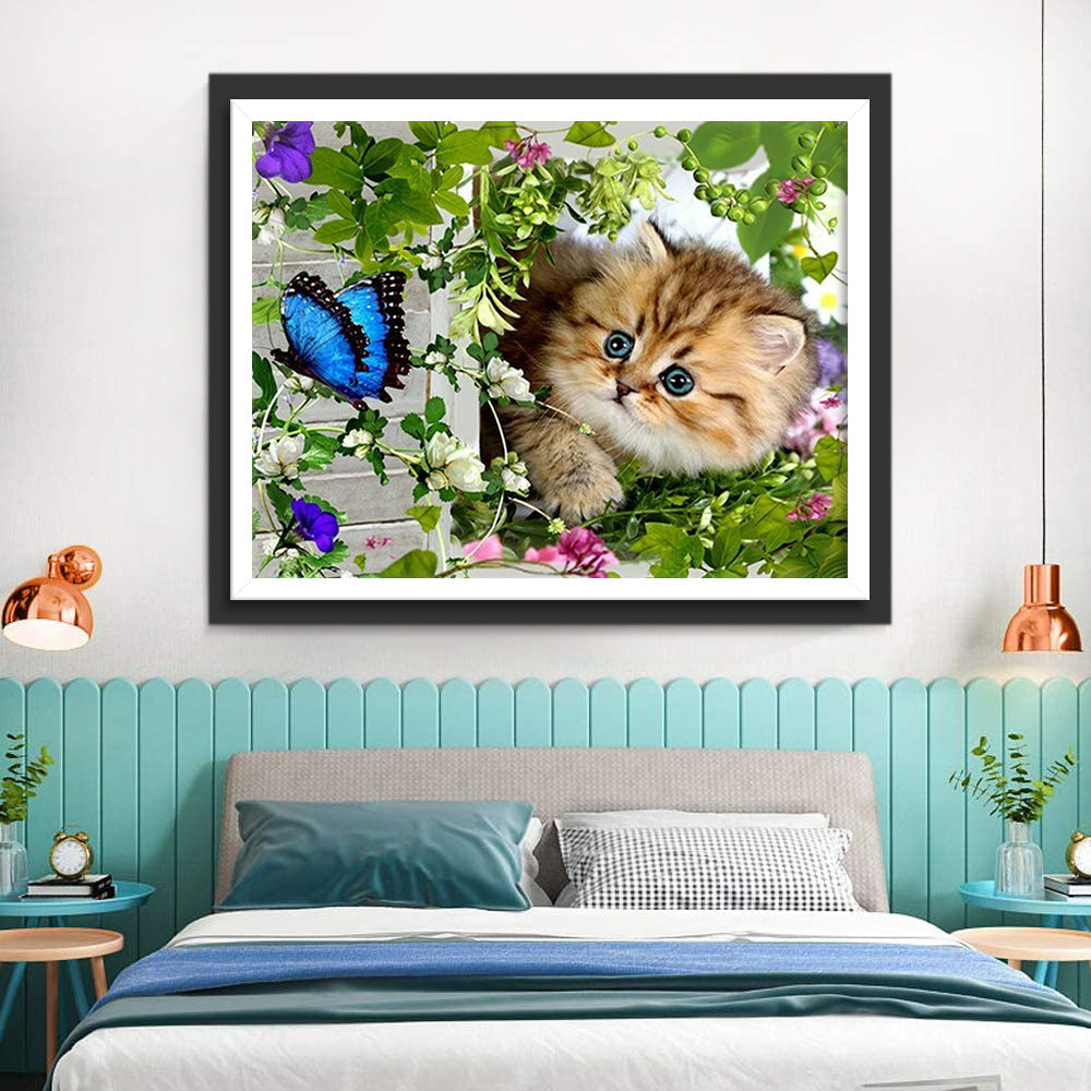 Kat in de Struik en Blauwe Vlinder Diamond Painting