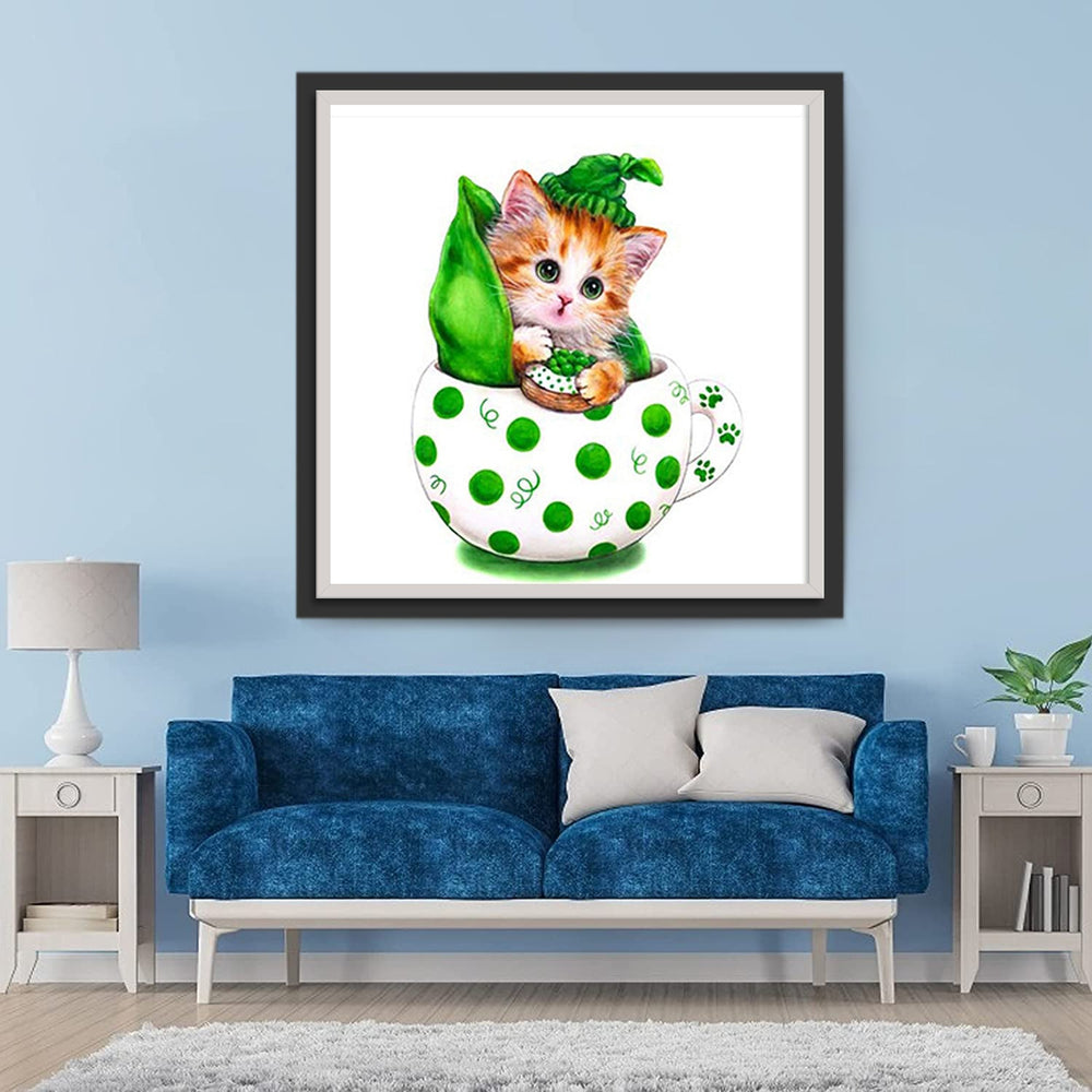 Kat in een Wit-Groene Beker Diamond Painting