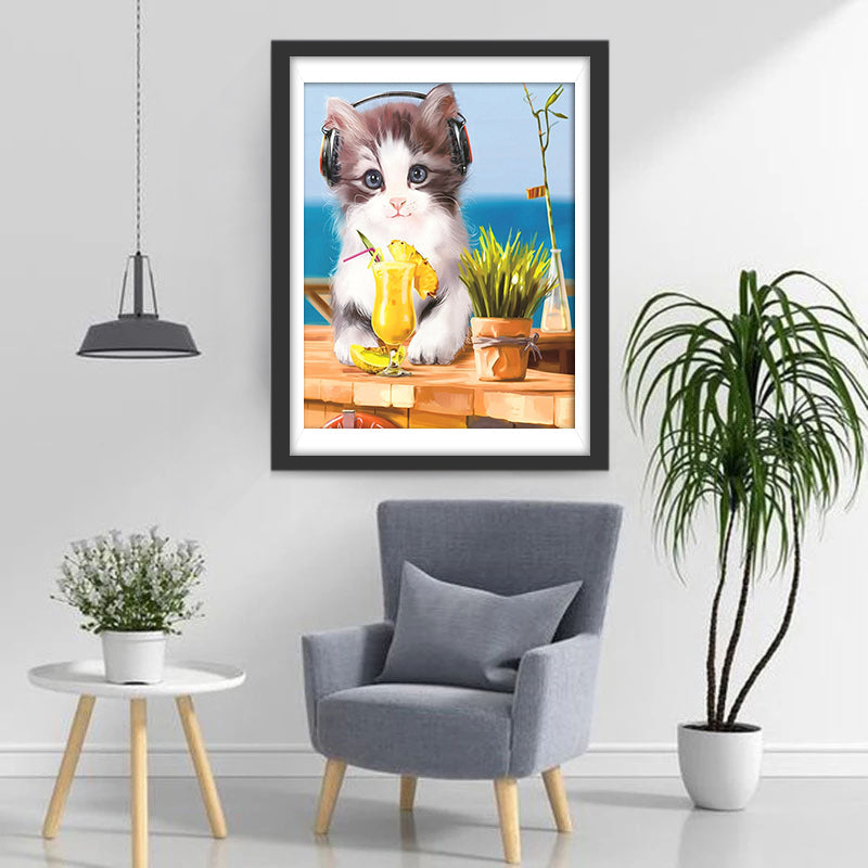 Kat met Koptelefoon Drinkt Sap Diamond Painting