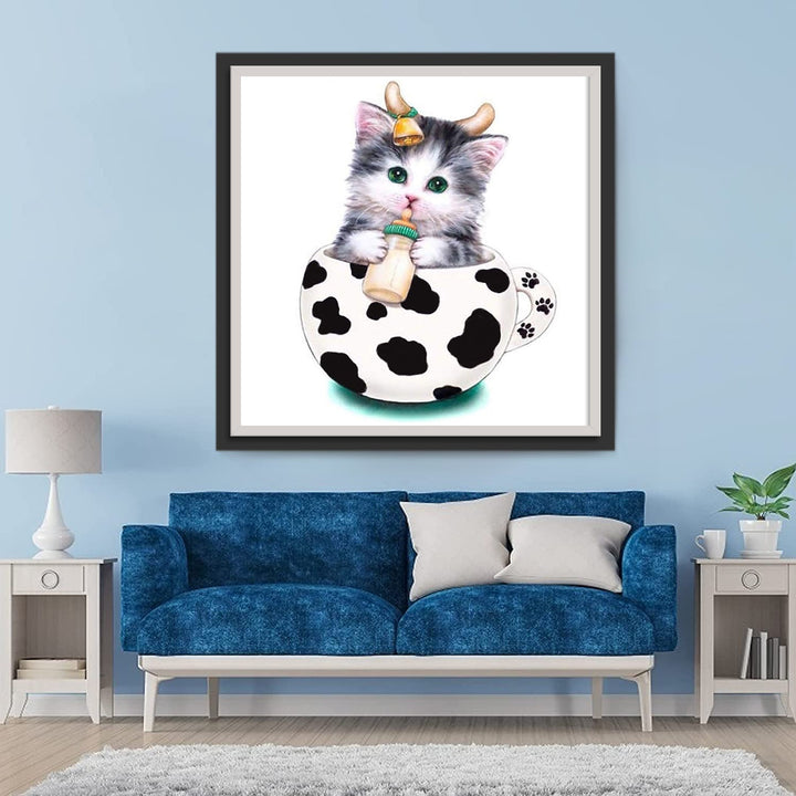 Klein Kitten in Gevlekte Mok Diamond Painting