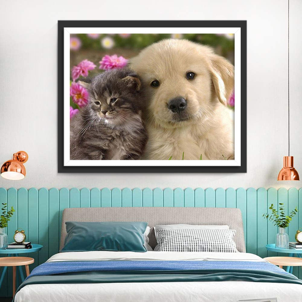 Kleine Golden Retriever Leunend op een Kitten Diamond Painting