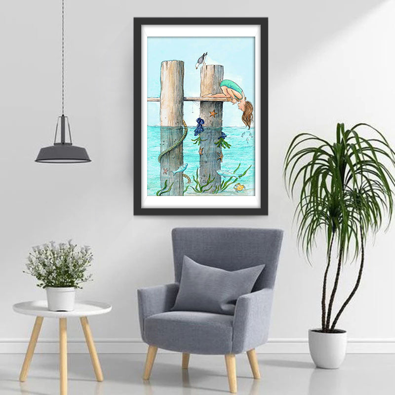 Meisje op Buik over Pijler met Vogeltje en Zeedieren in Water Diamond Painting