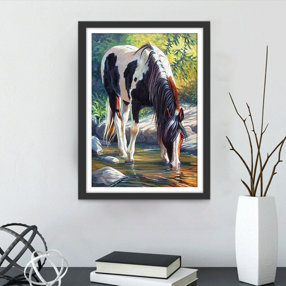 Paard Drinkt uit een Beek Diamond Painting