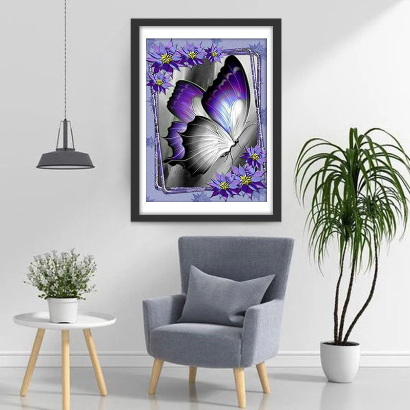 Paarse Bloemen en Paars-witte Vlinder Diamond Painting