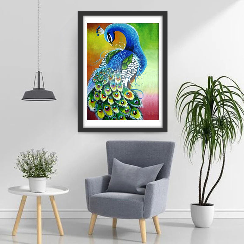 Pauw met Gebogen Hoofd tegen een Gekleurde Achtergrond Diamond Painting