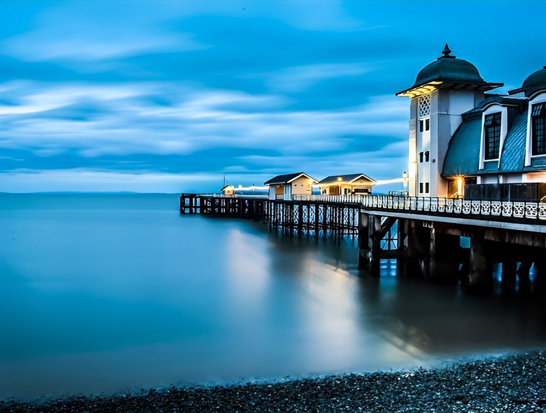 Pier met Verlichting aan de Golfende Kust Diamond Painting