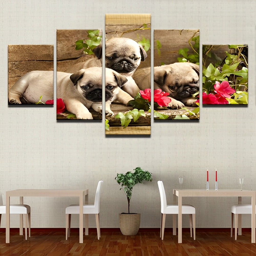 Schattige Mopshondjes tussen Rozen 5 Platen Diamond Painting