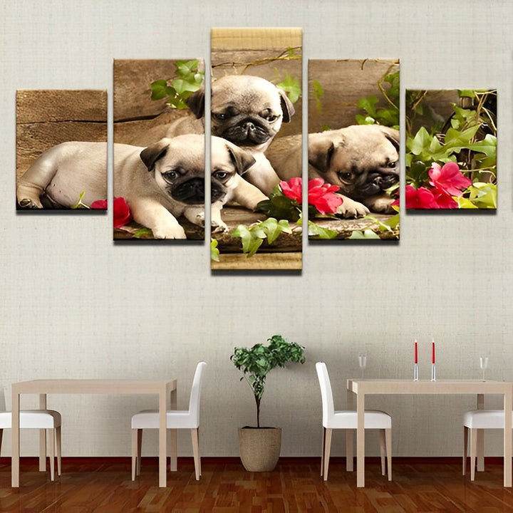 Schattige Mopshondjes tussen Rozen 5 Platen Diamond Painting