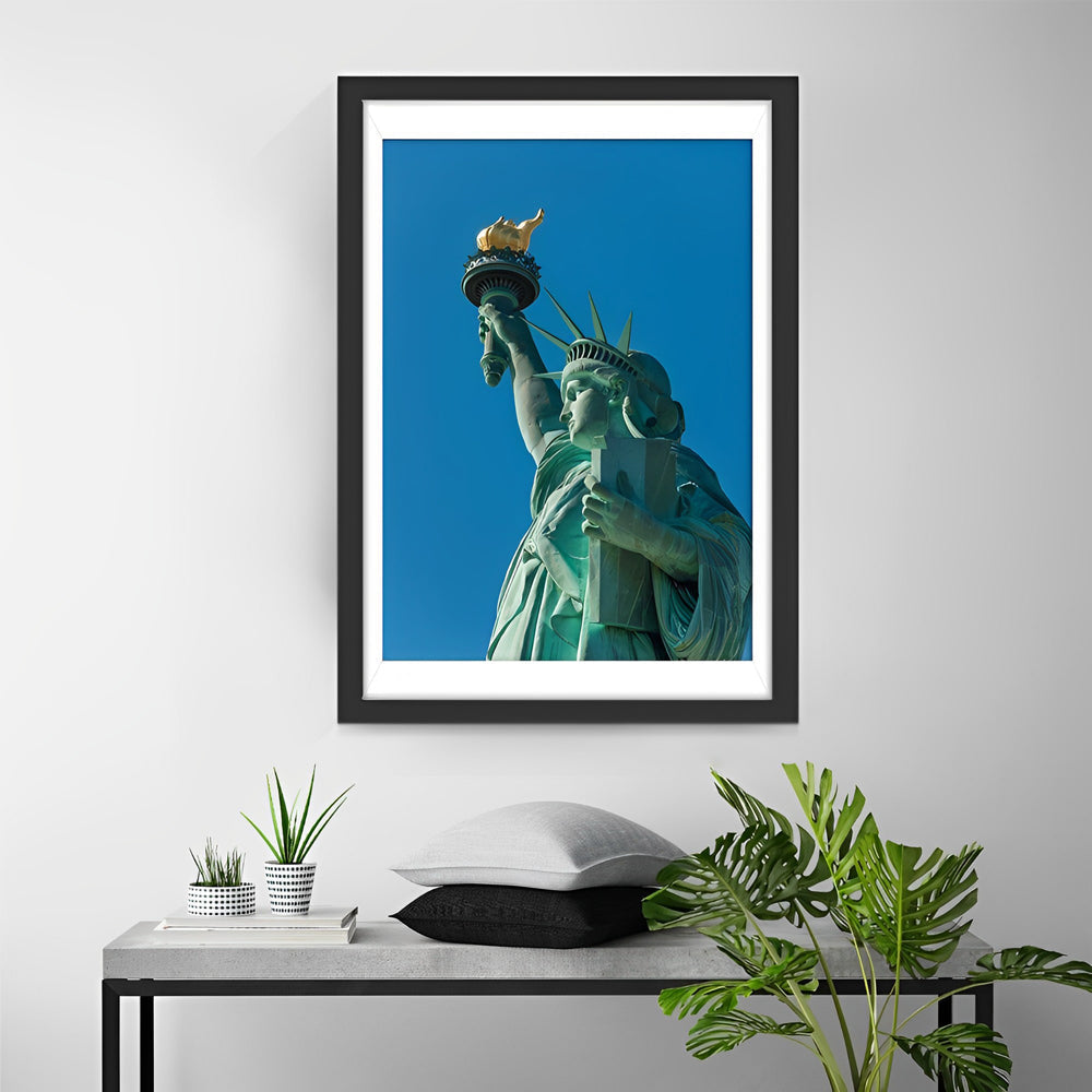 Verheven Standbeeld met Fakkel en Kroon Diamond Painting