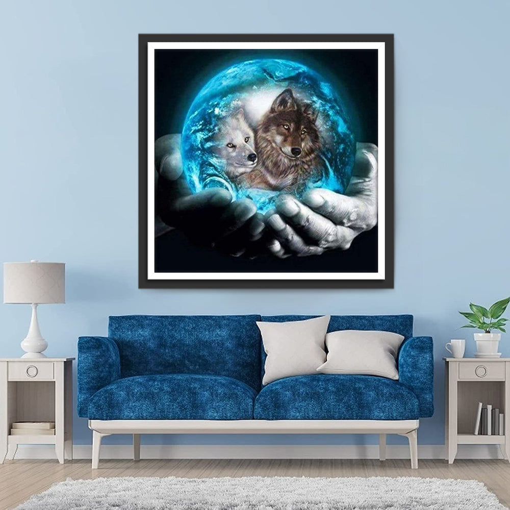 Wolven in een Glazen Bol in de Hand Diamond Painting