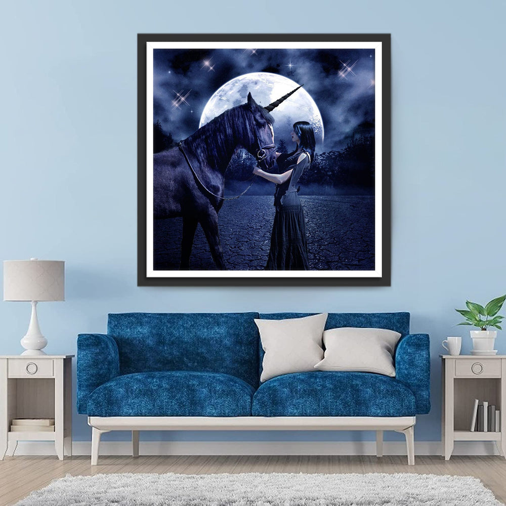 Zwarte Eenhoorn en Vrouw in Zwarte Jurk Diamond Painting
