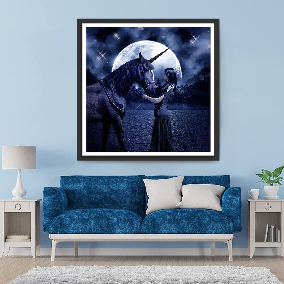 Zwarte Eenhoorn en Vrouw in Zwarte Jurk Diamond Painting
