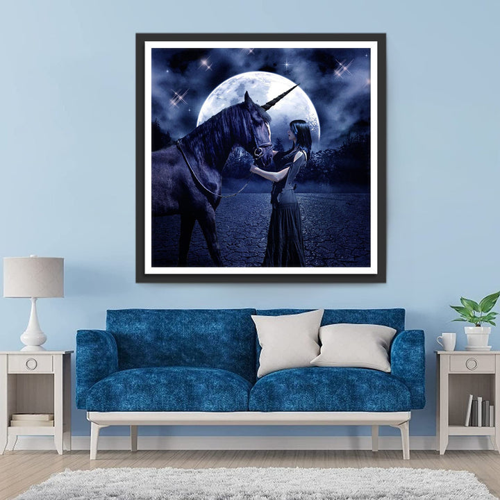 Zwarte Eenhoorn en Vrouw in Zwarte Jurk Diamond Painting